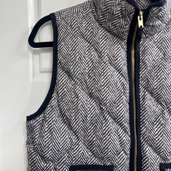 Women’s J Crew Black and White Herringbone Vest size small - Picture 2 of 6